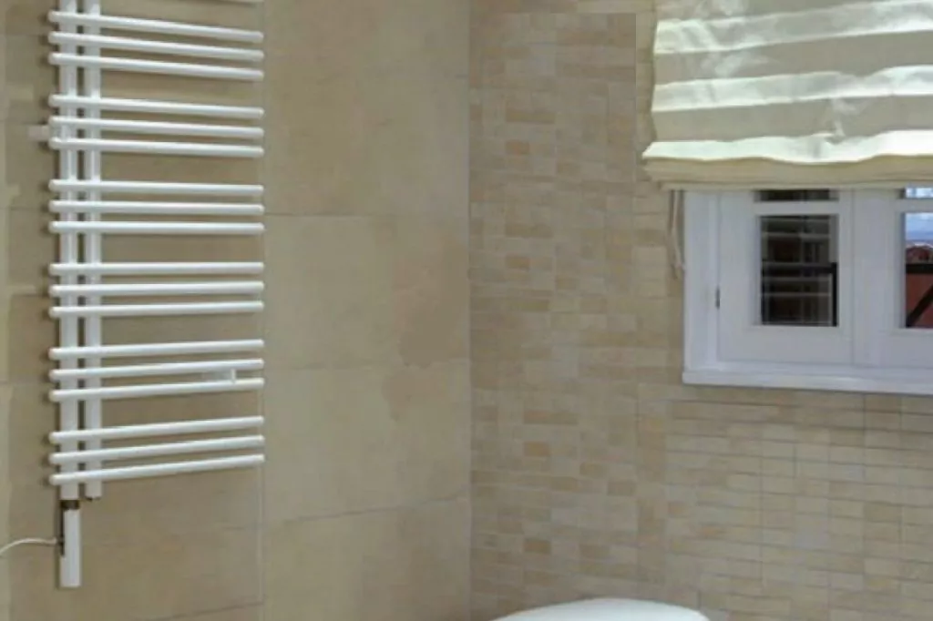 Полотенцесушитель электрический Zehnder Yucca Asum YSEC-180-080/RD